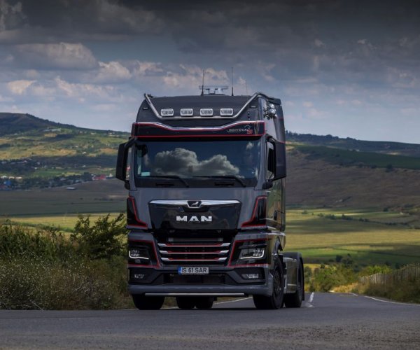 MHS Truck & Bus Group a livrat, în România, în premieră, prima unitate a ediției speciale MAN TGX Individual Lion S.